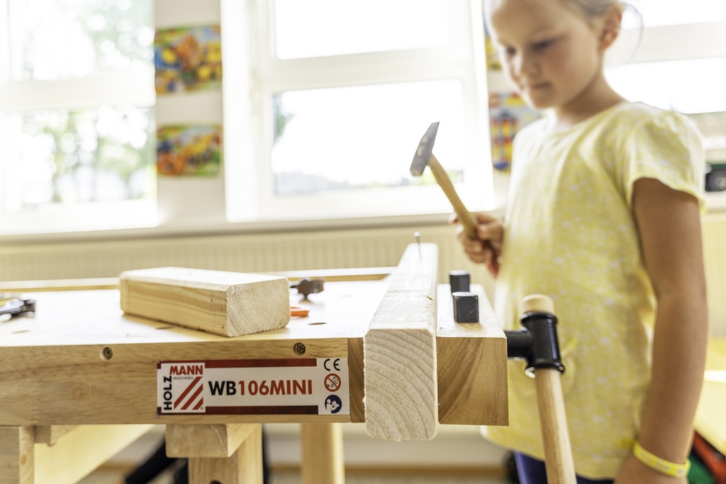 child-sized workbench (WB106MINI, HOLZMA (2)