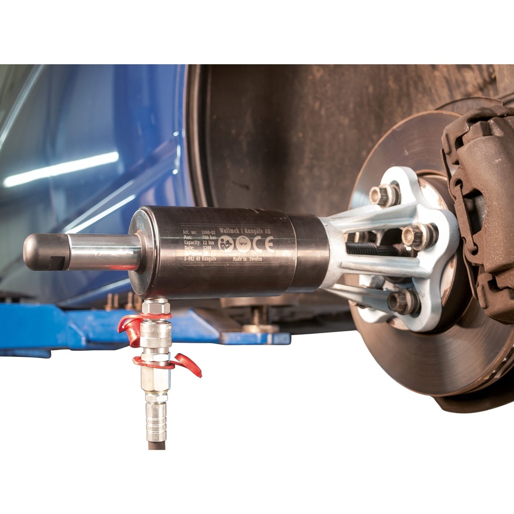 Device for the removal of drive shafts ∙ (3)