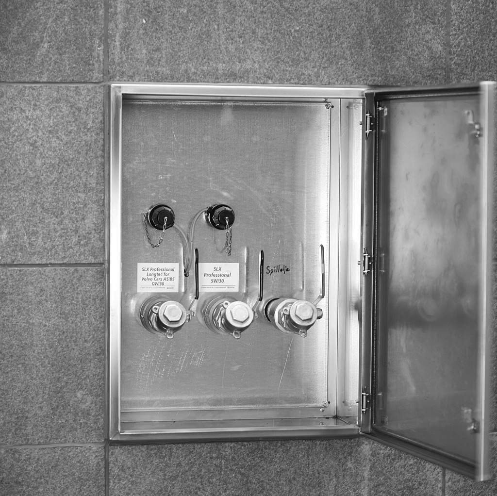 Stainless steal cabinet with key knob. (54104, EUROLUBE)