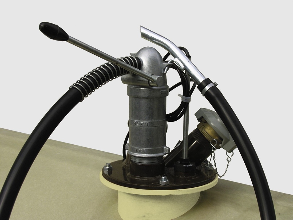 Diesel hand pump 25 l/min, 1,5m hose u. manifold, suction pipe 1450 mm, 0.25 l/stroke, CEMO (1452)